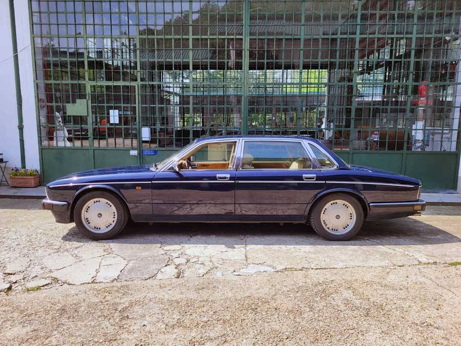 Image 2/32 of Daimler Six (1995)