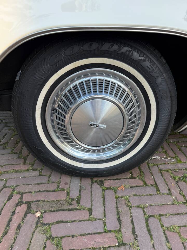 Bild 5/21 von Oldsmobile Toronado Brougham (1973)