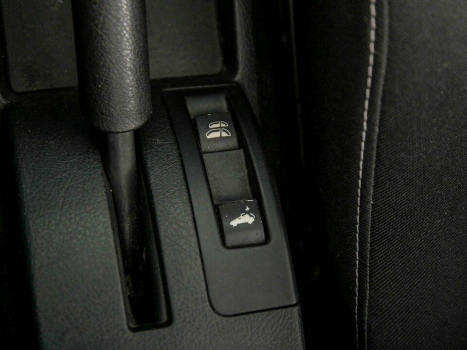 Imagen 38/50 de Peugeot 207 CC 1.6 VTi (2008)