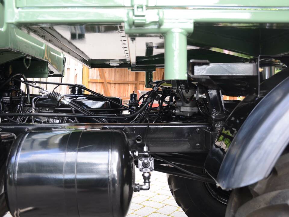 Image 54/71 of Mercedes-Benz Unimog U52 (1983)