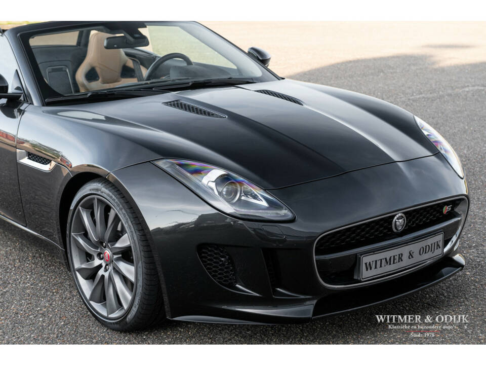 Image 26/38 of Jaguar F-Type S (2014)