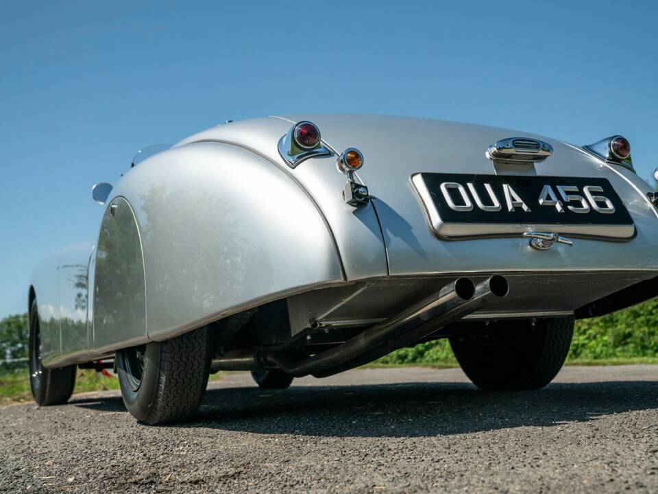 Image 25/50 de Jaguar XK 120 OTS (1951)