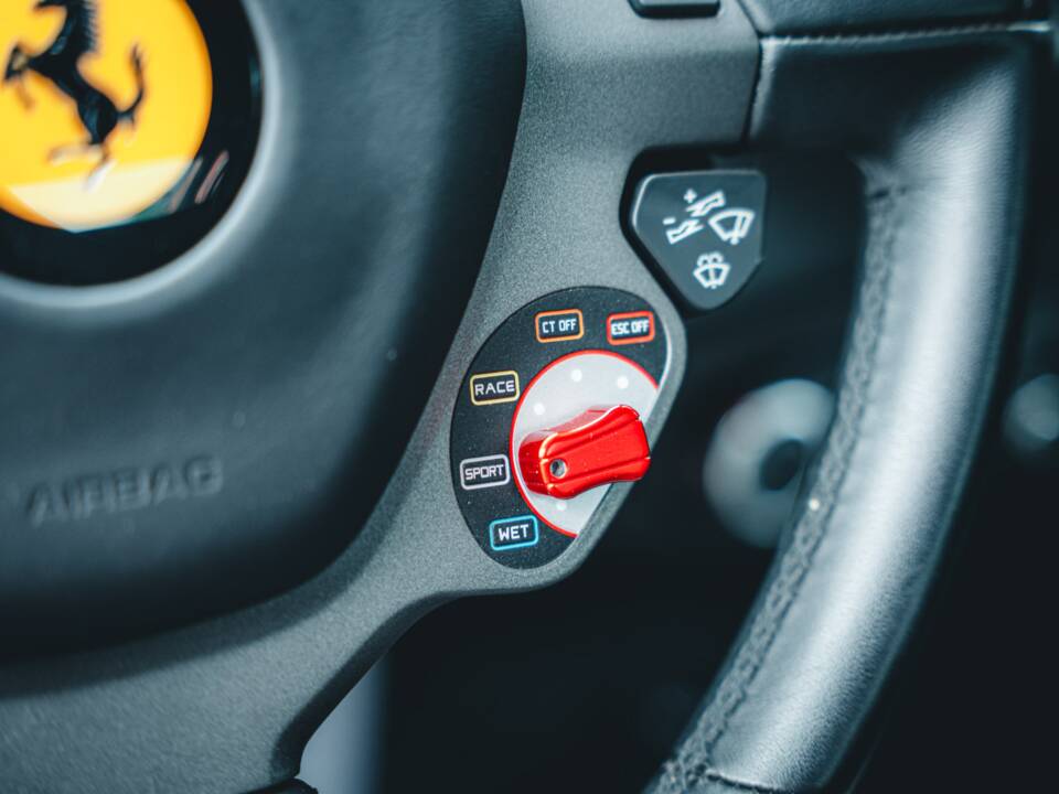 Image 31/56 of Ferrari 488 GTB (2020)
