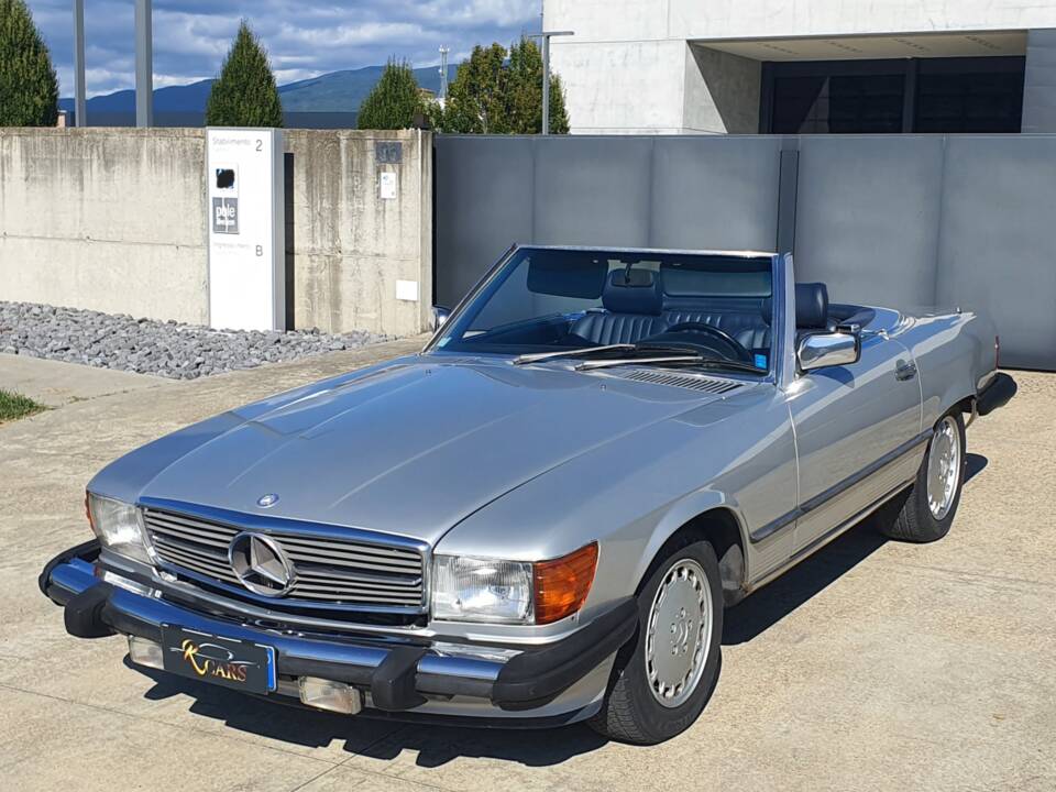 Immagine 8/34 di Mercedes-Benz 560 SL (1987)