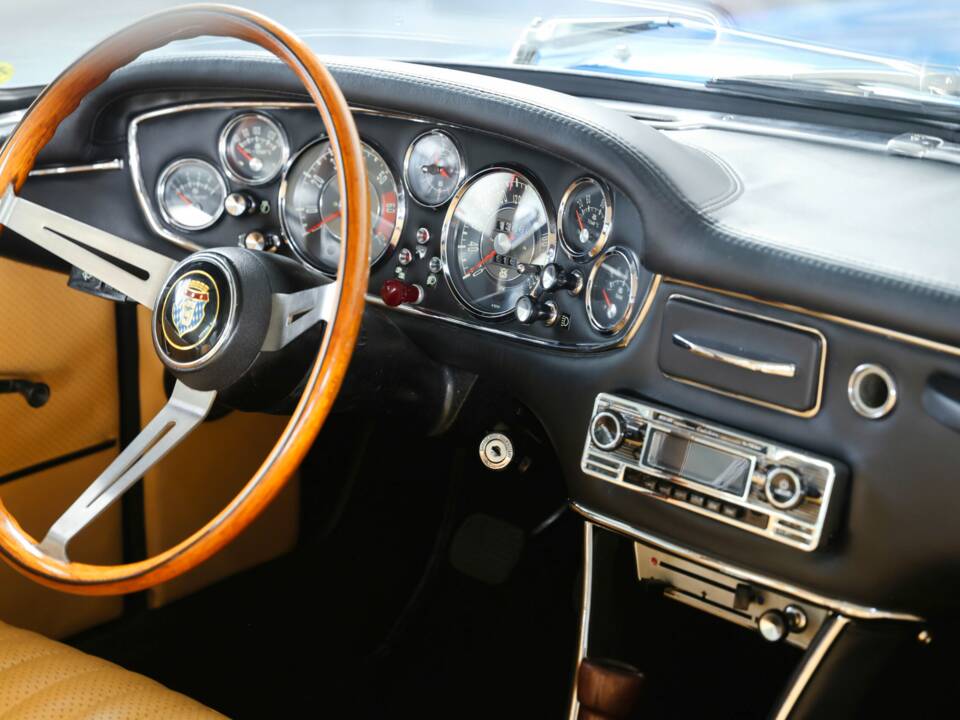 Bild 34/50 von Glas 2600 V8 (1967)