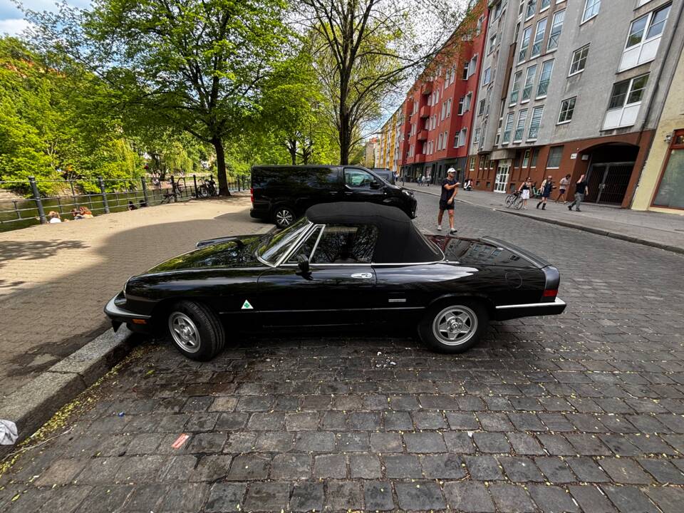 Bild 5/6 von Alfa Romeo 2.0 Spider (1988)