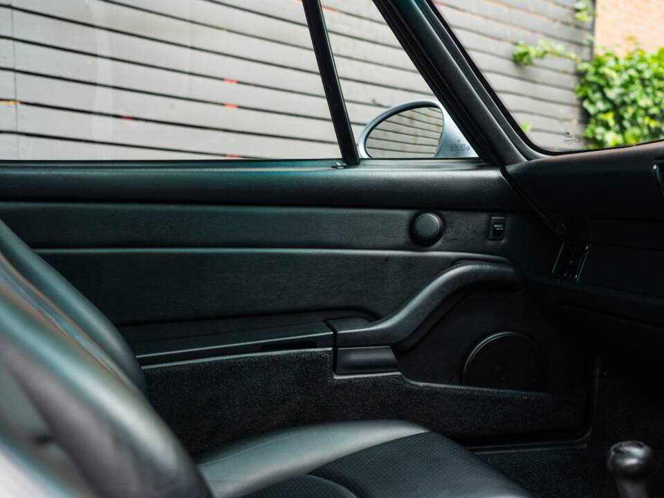 Image 46/60 of Porsche 911 Targa (1996)