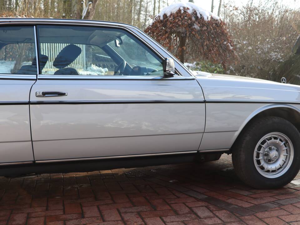 Bild 27/50 von Mercedes-Benz 280 C (1977)