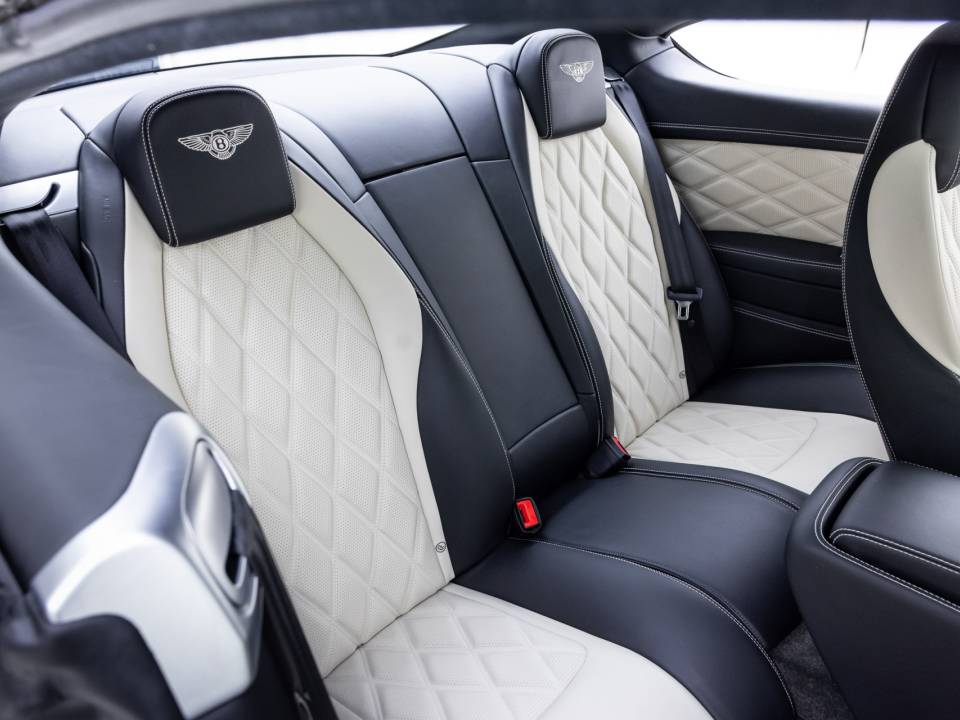 Imagen 29/38 de Bentley Continental GT V8 (2014)