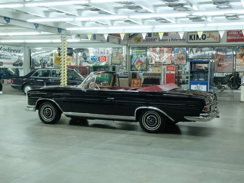 Image 6/50 of Mercedes-Benz 220 SE b (1963)