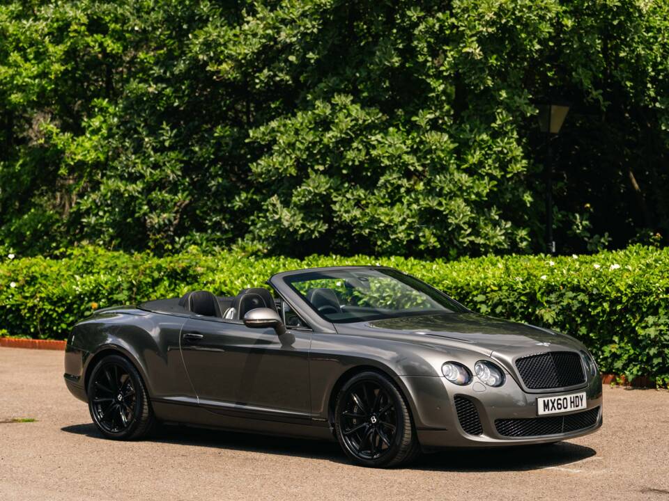 Immagine 46/50 di Bentley Continental GTC (2010)