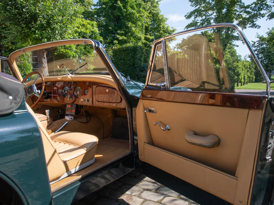 Image 23/37 of Jaguar XK 150 3.8 S OTS (1959)