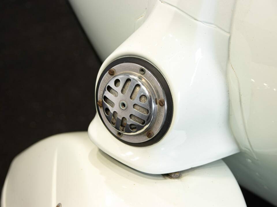 Bild 42/50 von Piaggio Vespa 125 Super (1966)