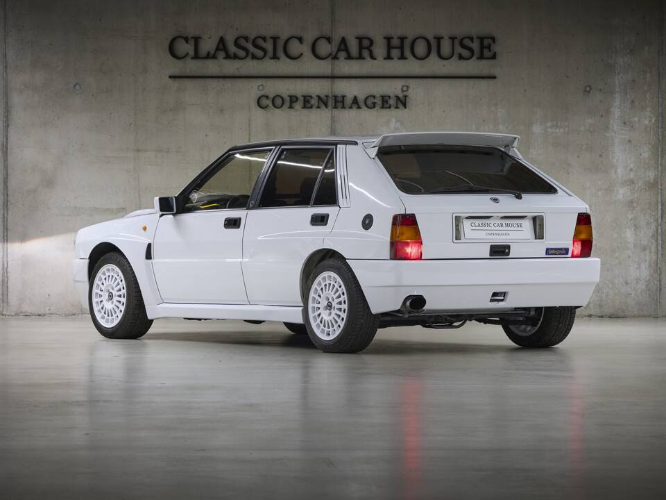 Image 38/93 of Lancia Delta HF Integrale Evoluzione I (1992)