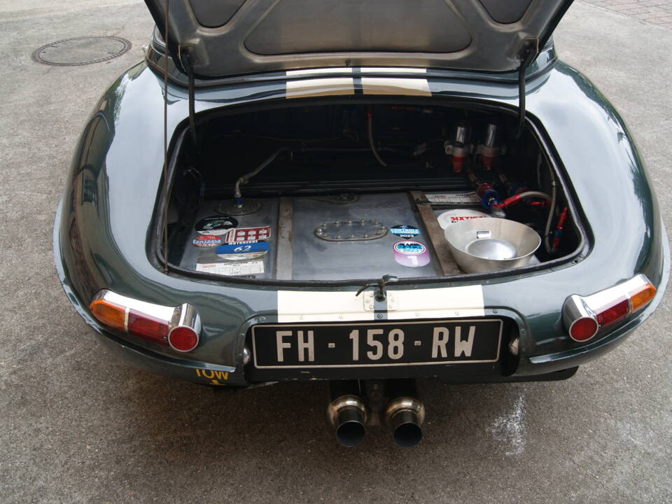 Image 11/14 of Jaguar E-Type &quot;Lightweight&quot; (1963)