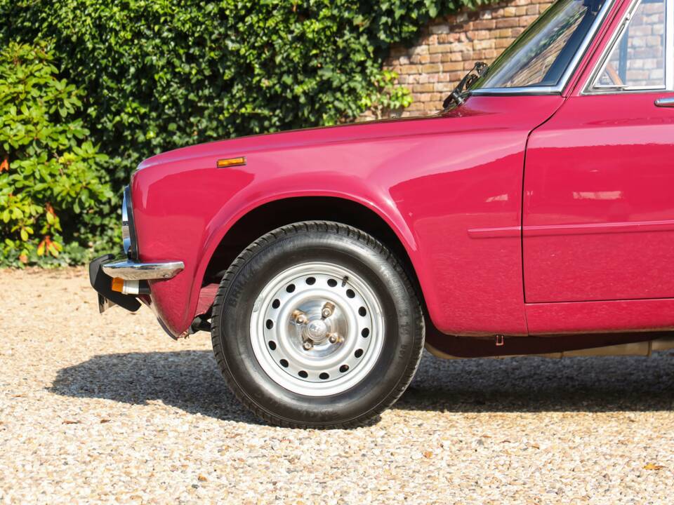 Image 17/50 of Alfa Romeo Giulia Nuova Super 1300 (1975)