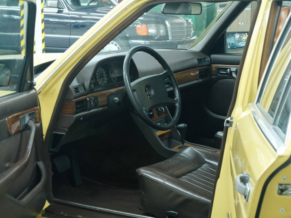 Bild 47/50 von Mercedes-Benz 380 SE (1983)