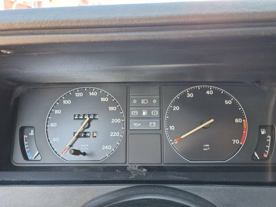 Bild 7/8 von Opel Senator 3,0i (1986)