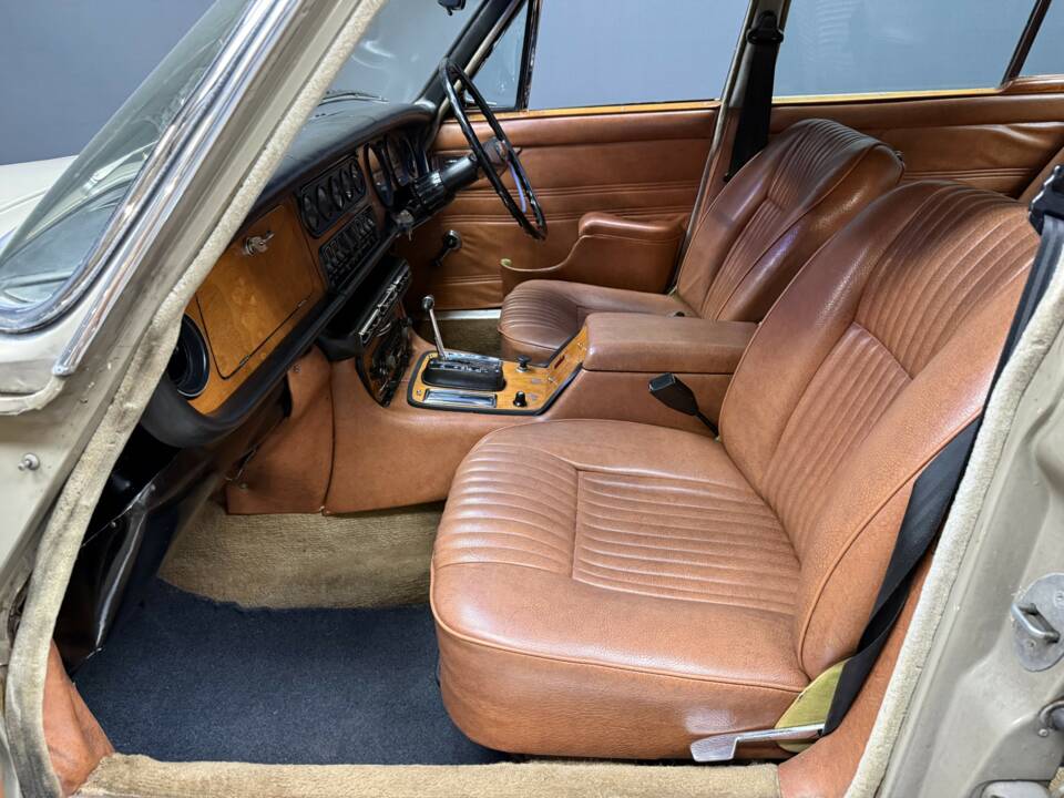 Bild 18/50 von Jaguar XJ 6 4.2 (1972)