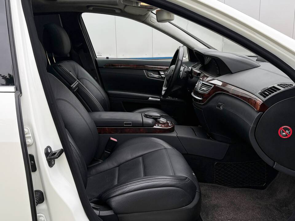 Bild 17/29 von Mercedes-Benz S 63 AMG (2007)