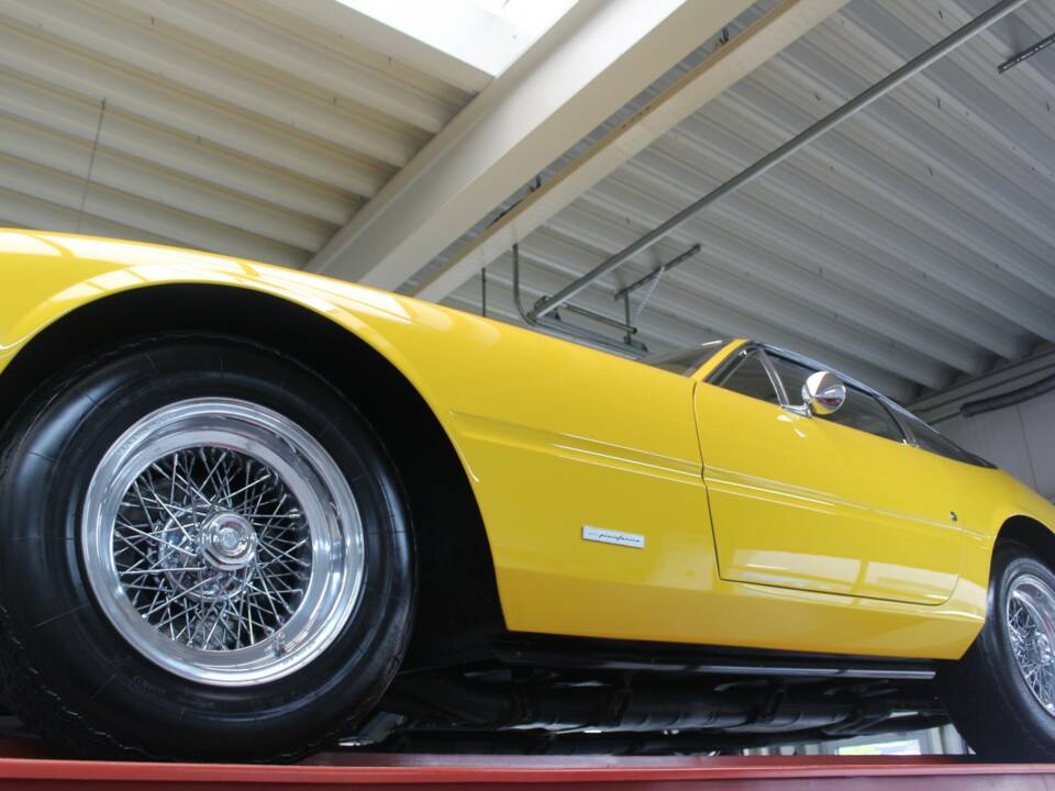 Image 22/50 of Ferrari 365 GTB/4 Daytona (1973)
