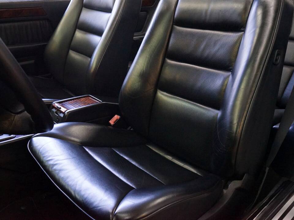 Image 31/38 of Mercedes-Benz E 320 (1995)
