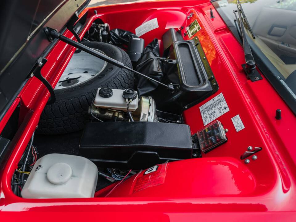 Image 19/22 of Lotus Esprit Turbo HC (1989)