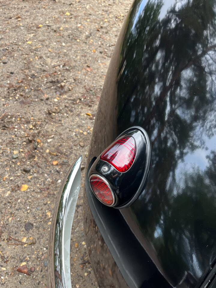 Image 22/26 of Volkswagen Beetle 1200 Standard &quot;Oval&quot; (1954)