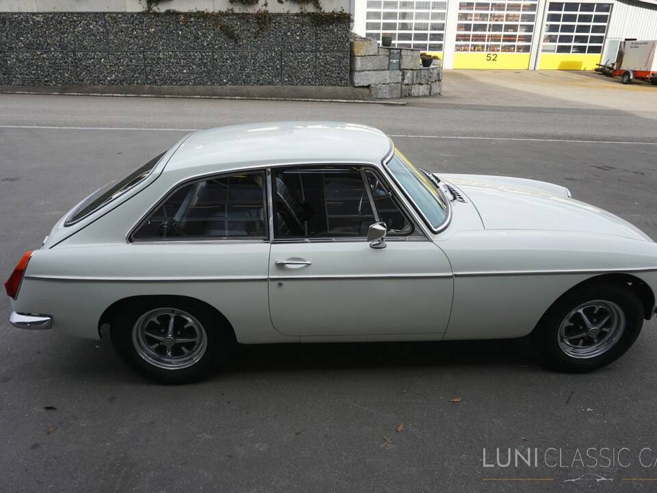 Image 10/54 de MG MGB GT (1974)