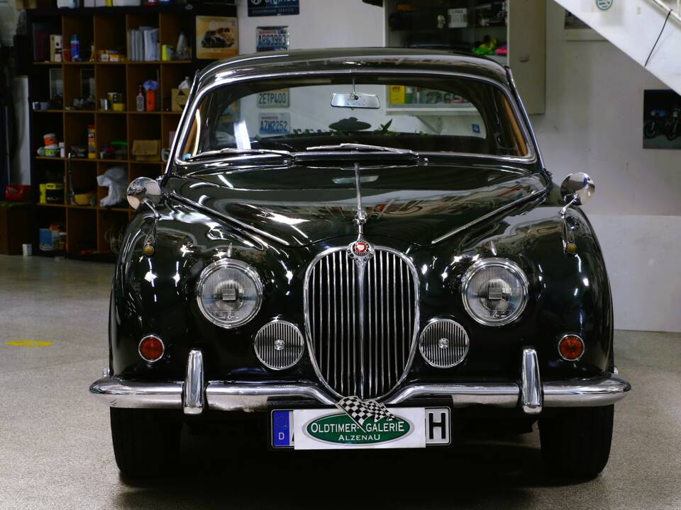 Immagine 2/36 di Jaguar 240 (1968)