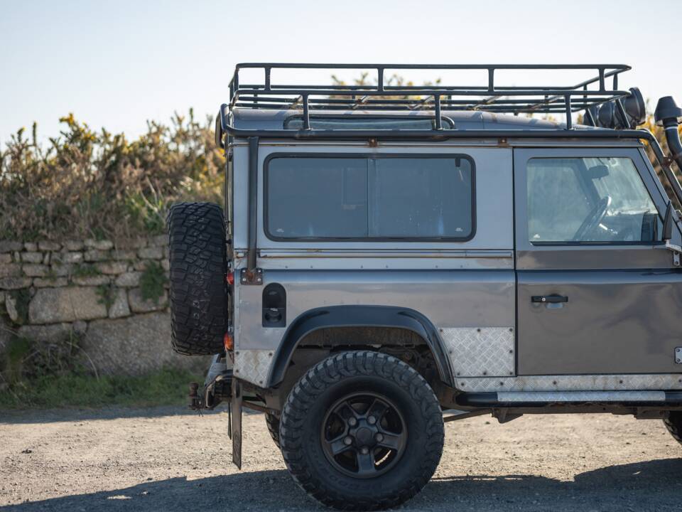 Afbeelding 28/33 van Land Rover Defender 90 Td5 (2001)