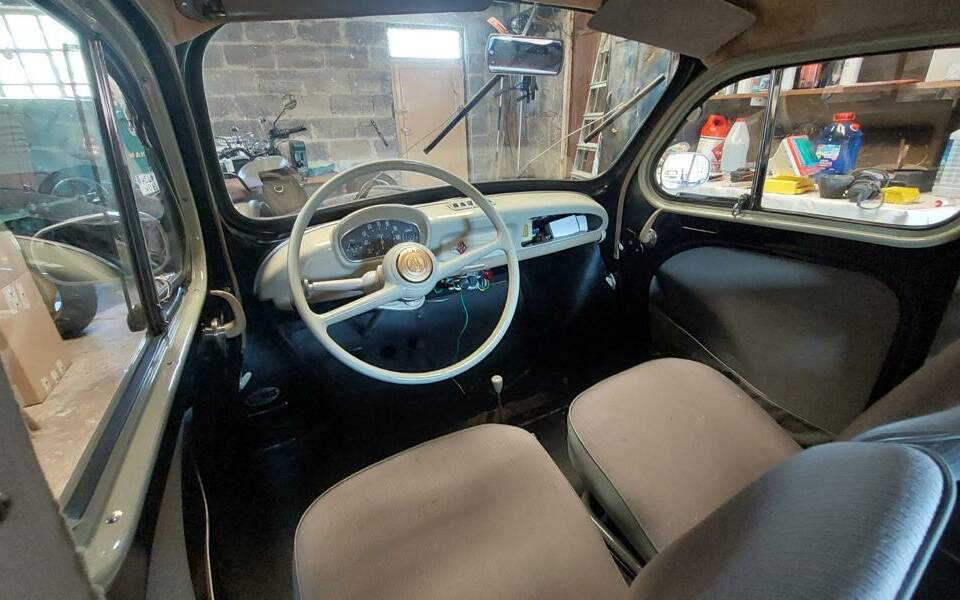 Image 8/9 de Renault 4 CV (1956)