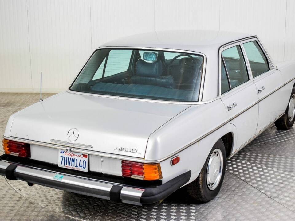 Image 41/50 of Mercedes-Benz 240 D (1976)