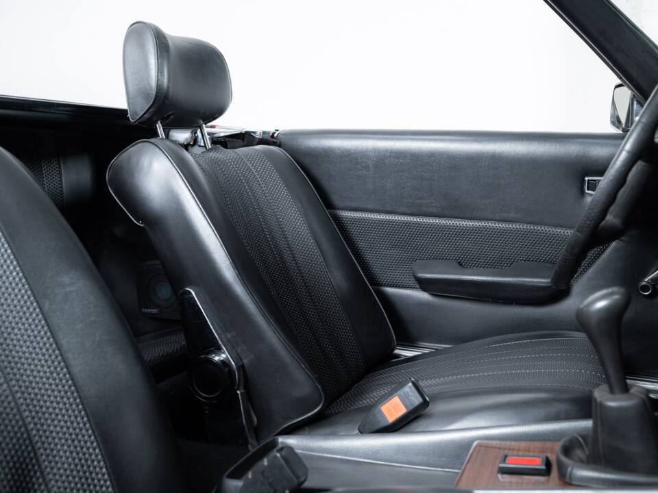 Image 21/38 of Mercedes-Benz 350 SL (1973)
