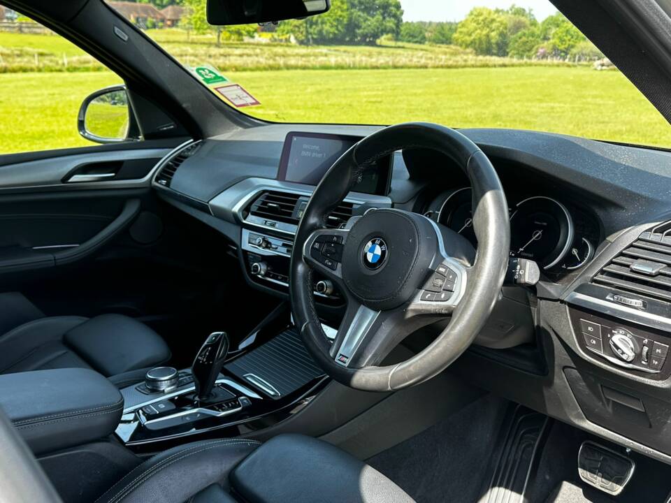Image 30/64 de BMW X3 M Competition (2019)