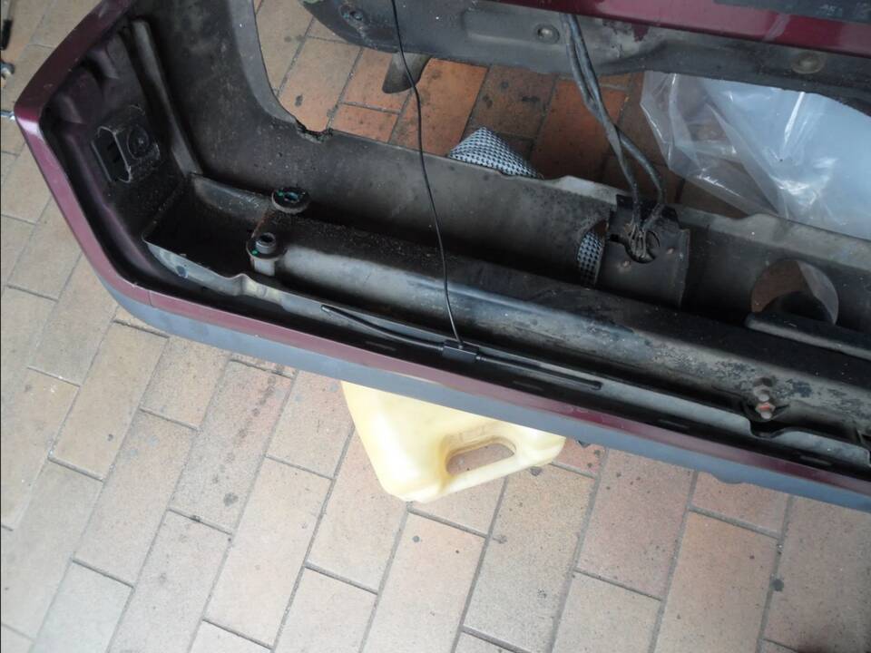 Image 126/137 of Mercedes-Benz 190 E 1.8 Avantgarde &quot;Rosso&quot; (1992)