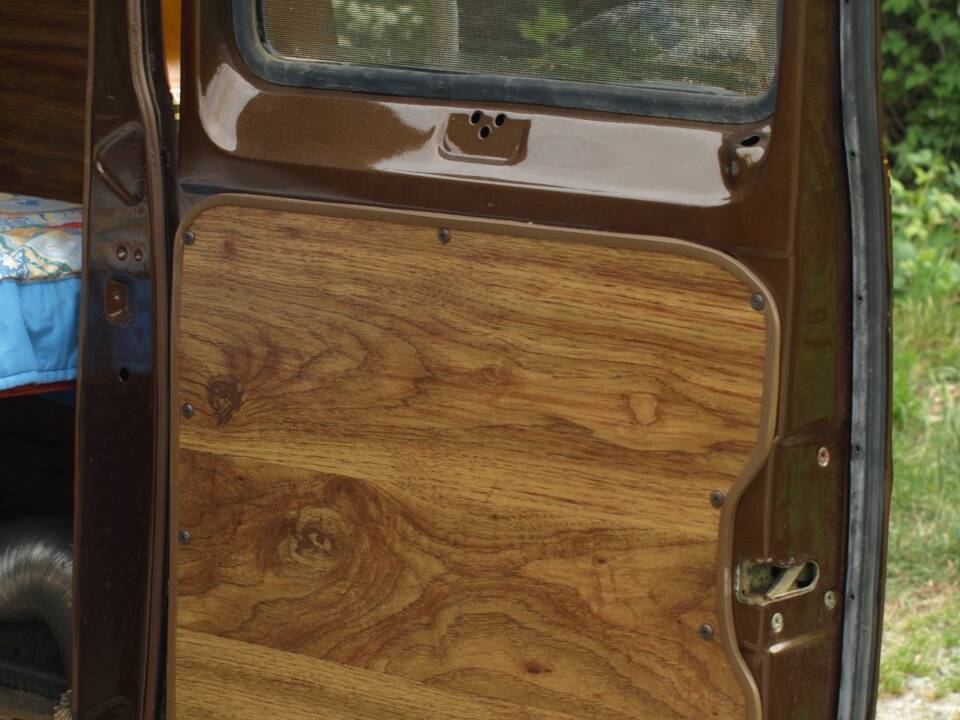 Immagine 37/143 di Dodge B 200 Sportsman (1978)