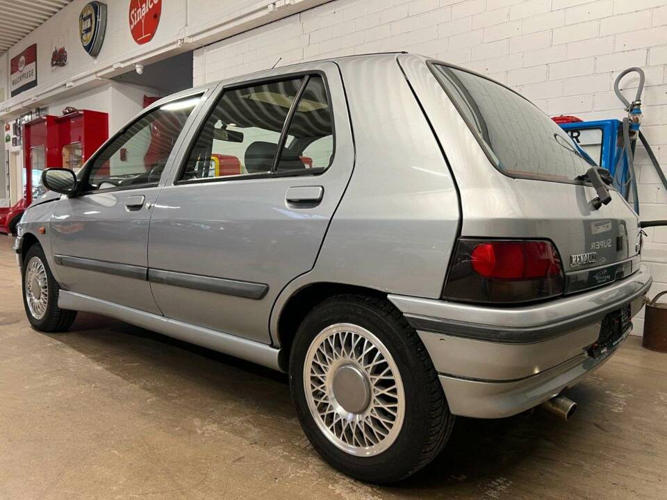 Image 13/20 of Renault Clio I 1.8 RSi (1995)