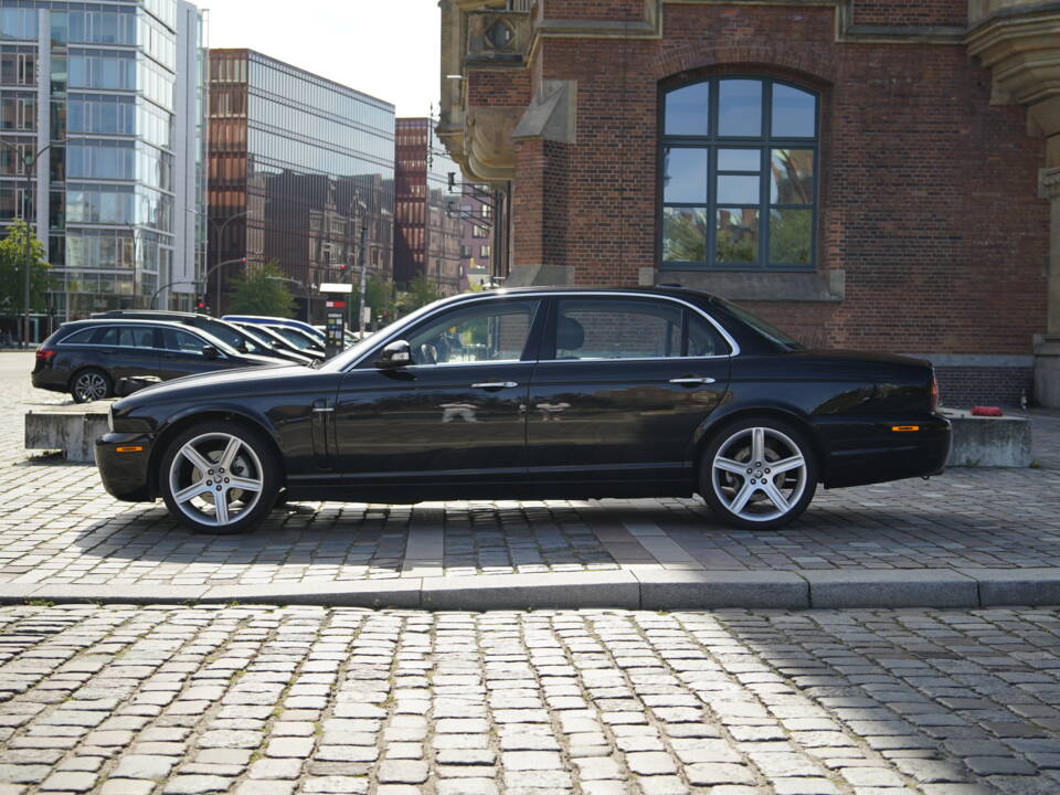 Image 2/97 of Jaguar XJ 2.7 D (2009)