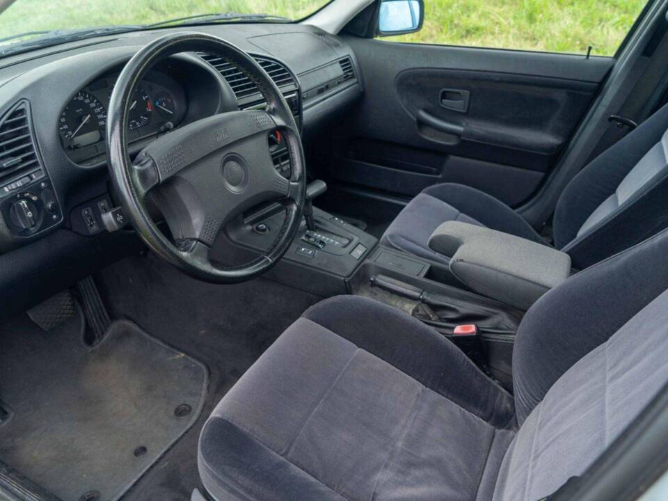 Image 5/40 de BMW 320i (1994)