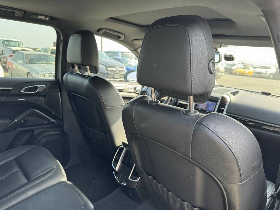 Bild 28/61 von Porsche Cayenne S (2010)