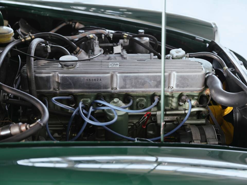 Image 31/41 of MG MGC (1969)