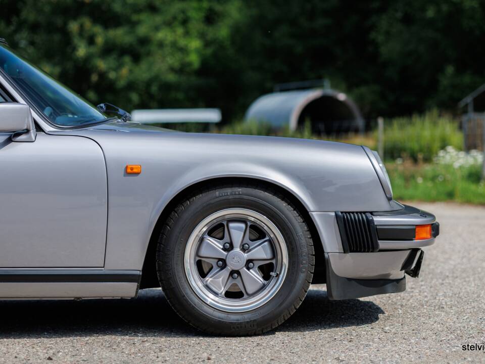 Image 20/44 de Porsche 911 Carrera 3.2 &quot;#250.000 911&quot; (1988)