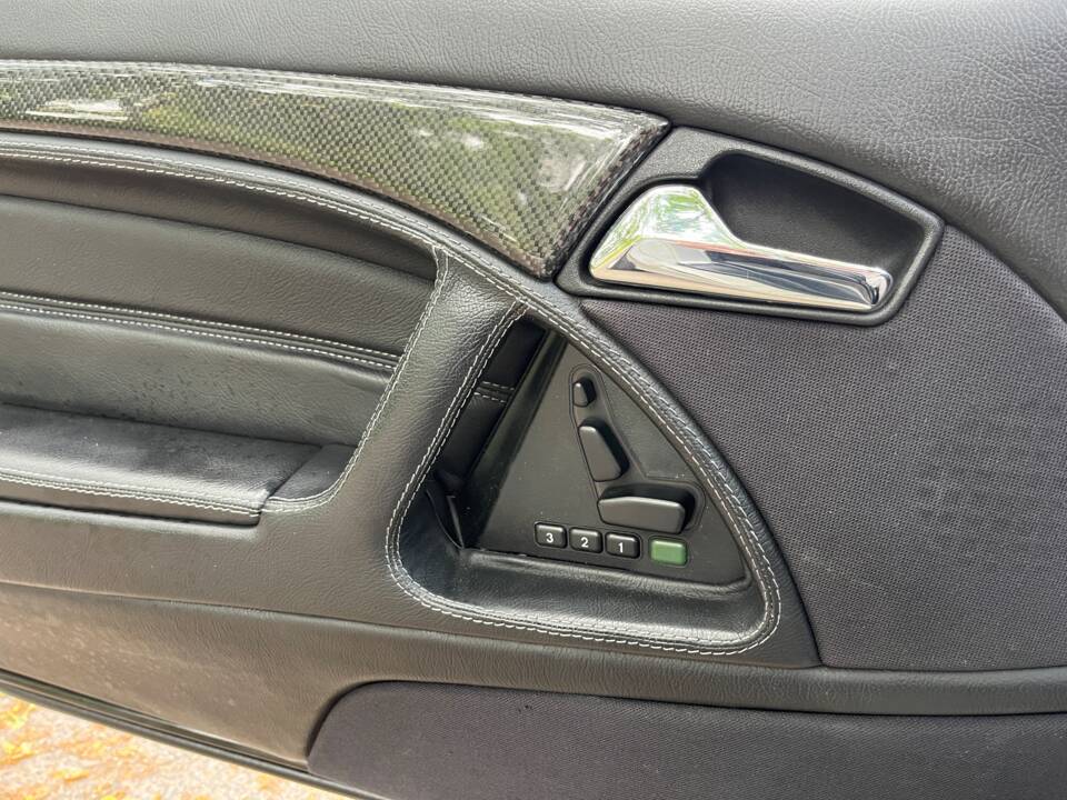 Image 17/21 of Mercedes-Benz SL 55 AMG (1999)
