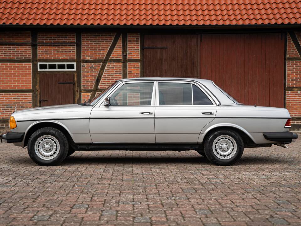 Bild 10/83 von Mercedes-Benz 300 D Turbodiesel (1983)