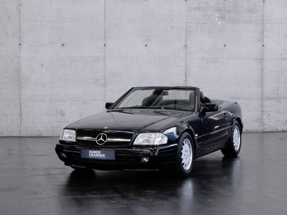 Image 2/46 of Mercedes-Benz SL 320 (1998)
