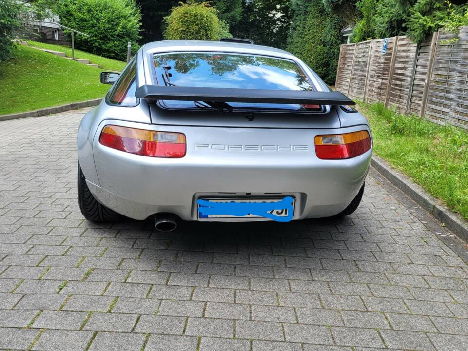 Image 4/8 of Porsche 928 S (1985)