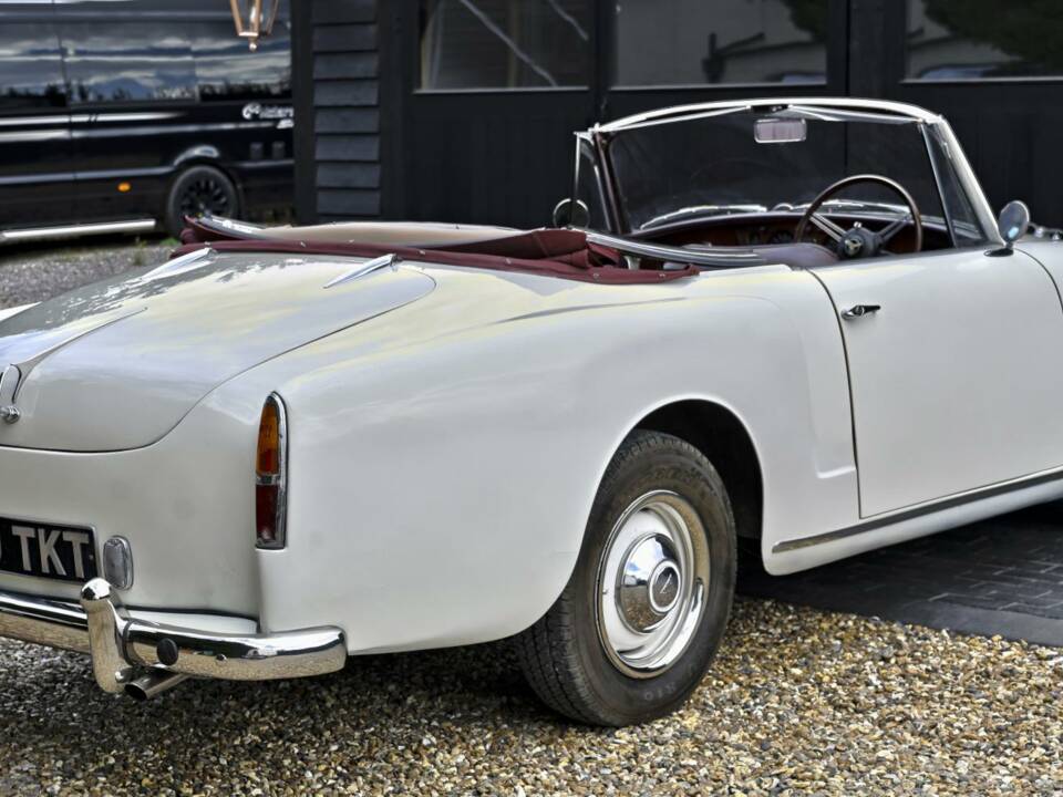 Image 23/50 of Alvis TD 21 (1962)