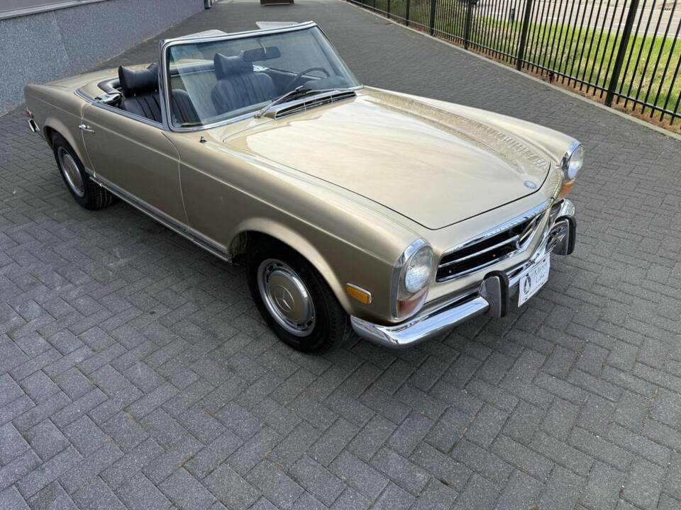 Image 7/49 de Mercedes-Benz 280 SL (1971)