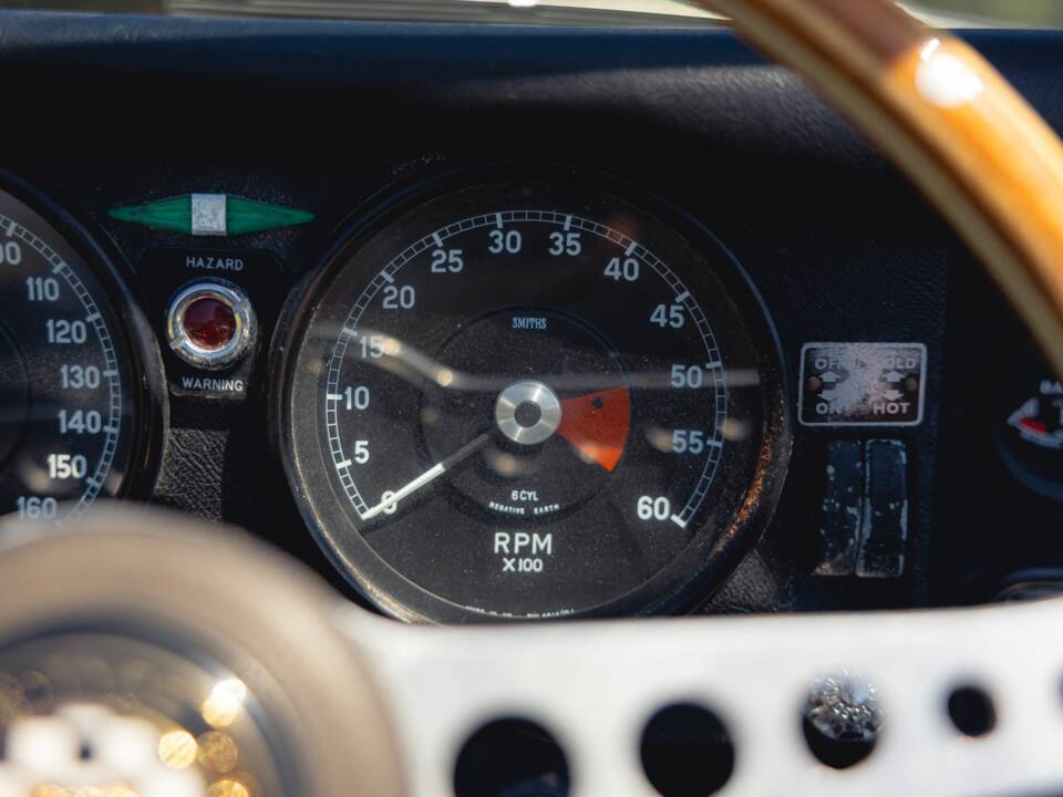 Image 43/50 de Jaguar E-Type (1969)